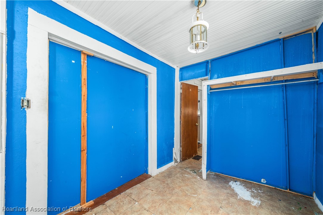 22 W Lagrande Street