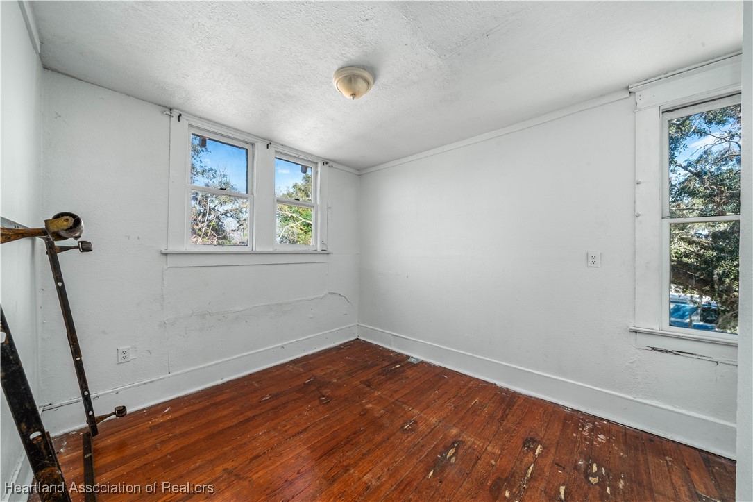 22 W Lagrande Street