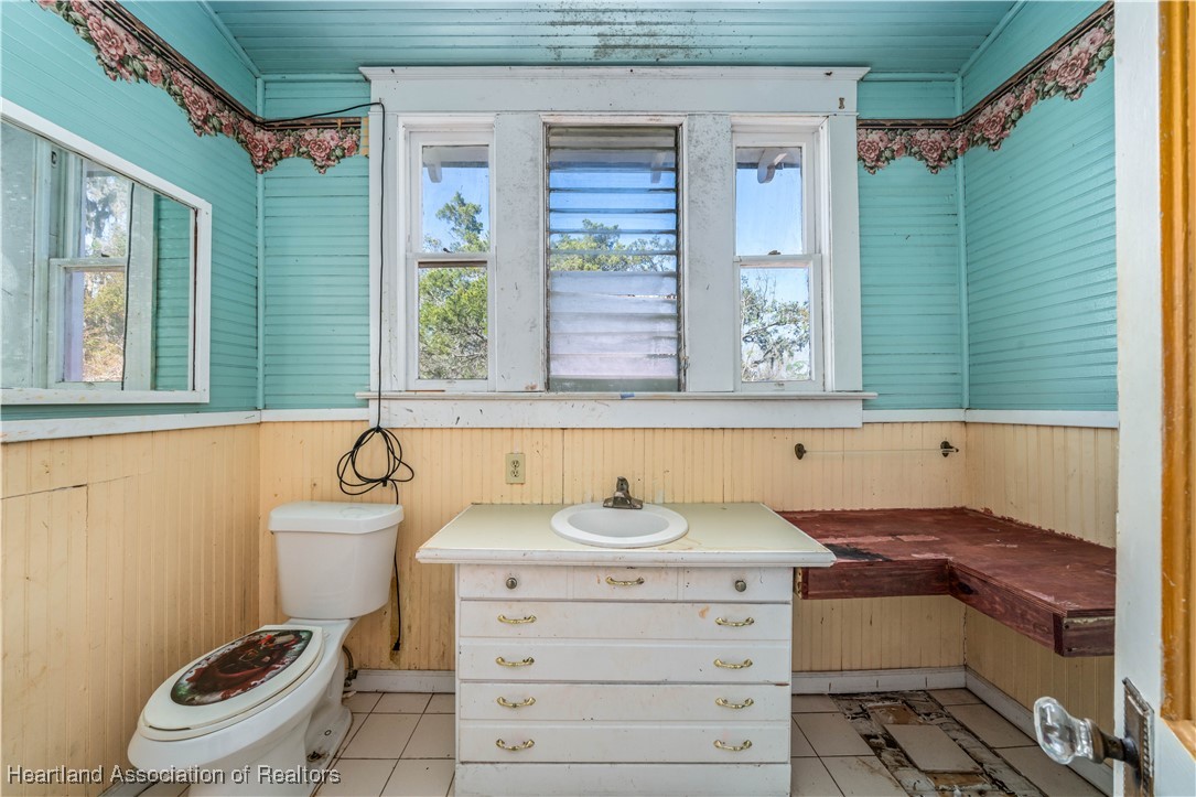 22 W Lagrande Street