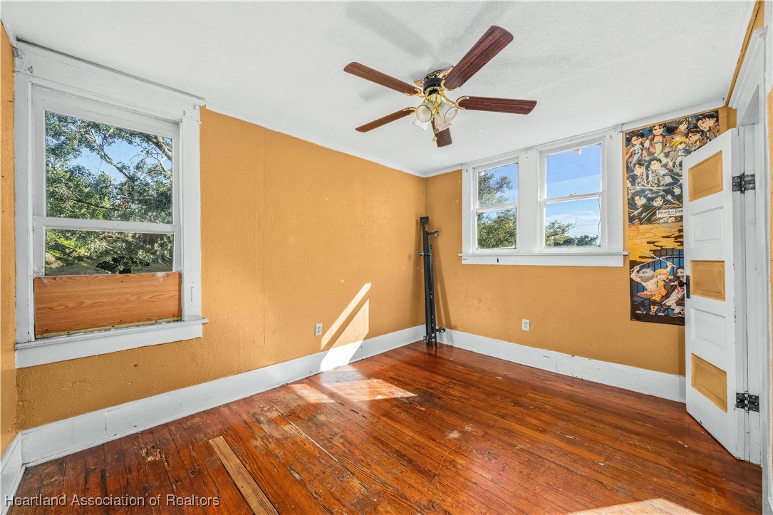 22 W Lagrande Street