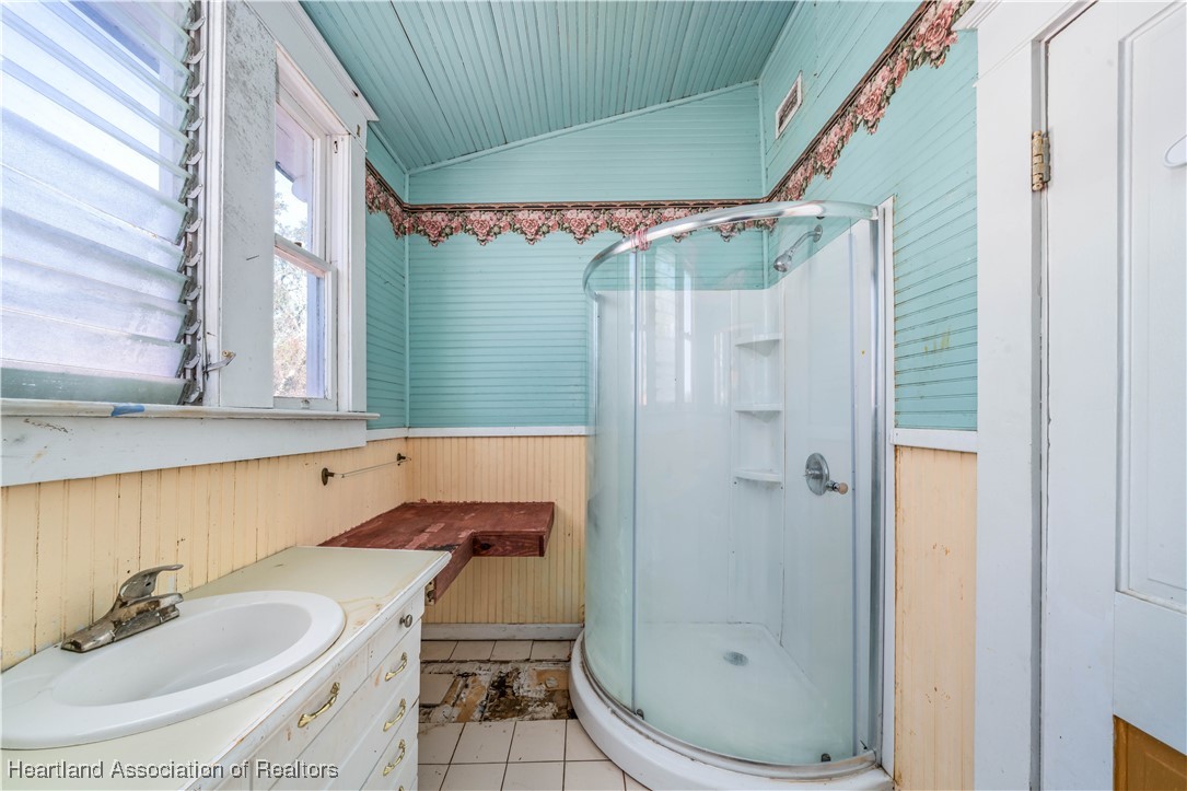 22 W Lagrande Street