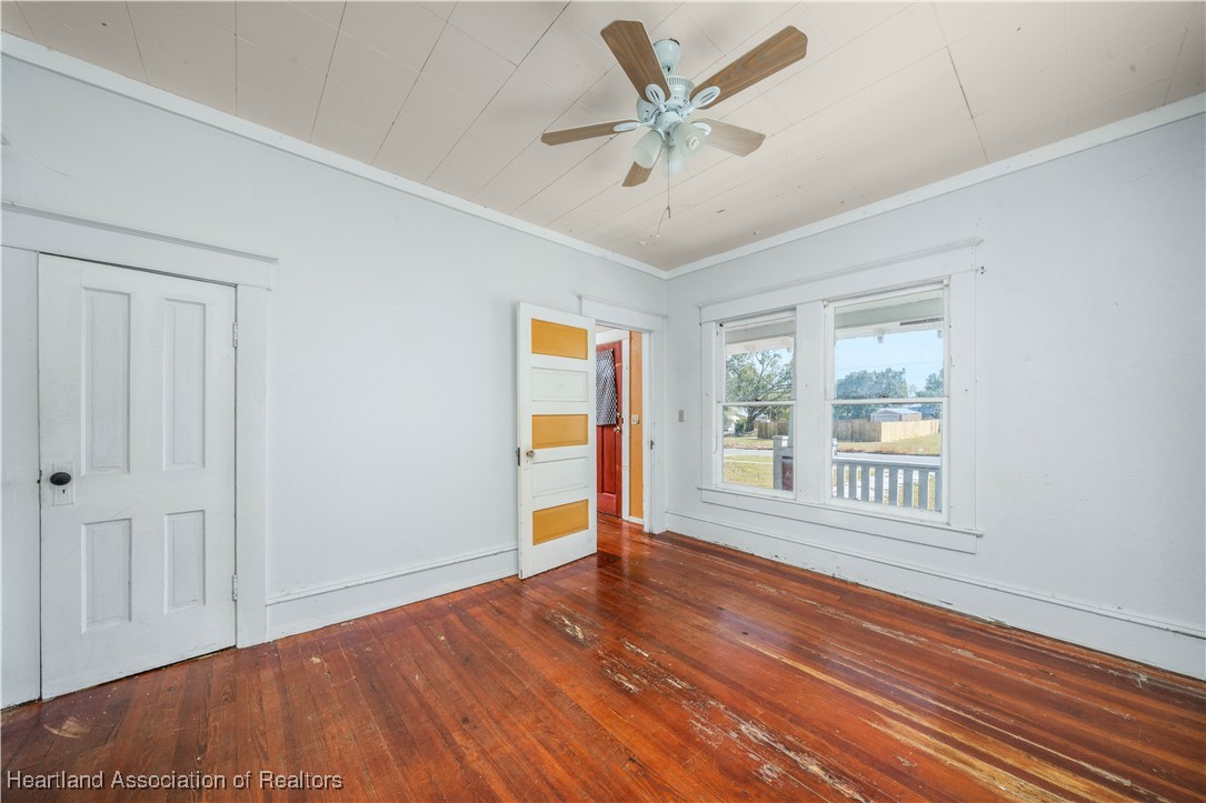 22 W Lagrande Street