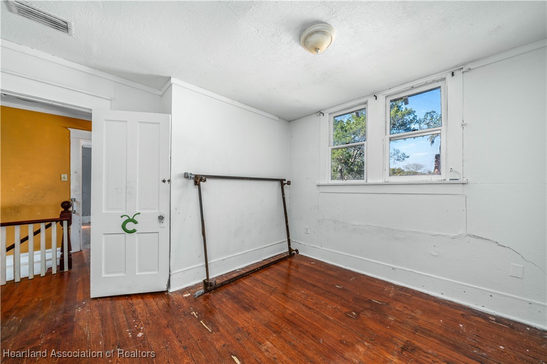 22 W Lagrande Street