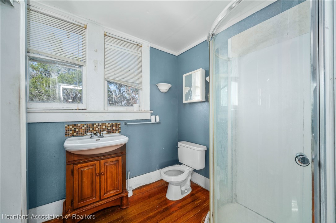 22 W Lagrande Street