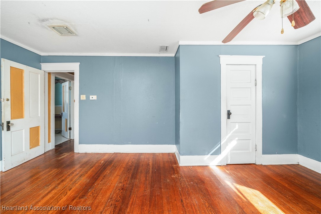 22 W Lagrande Street