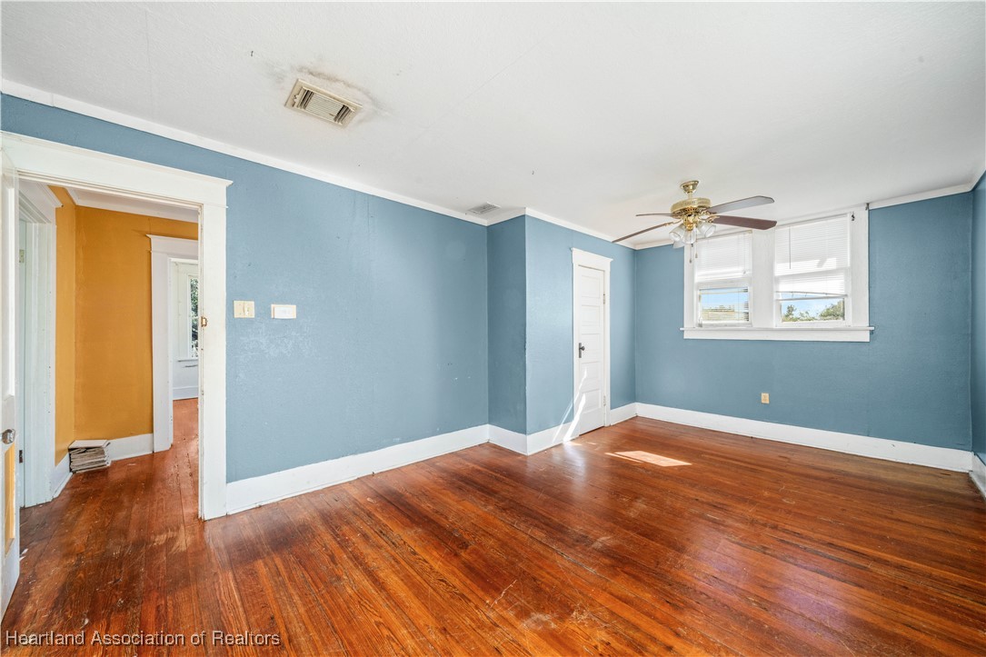 22 W Lagrande Street