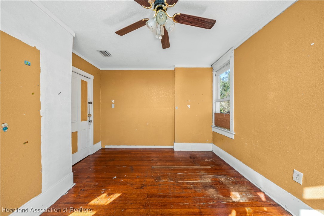 22 W Lagrande Street