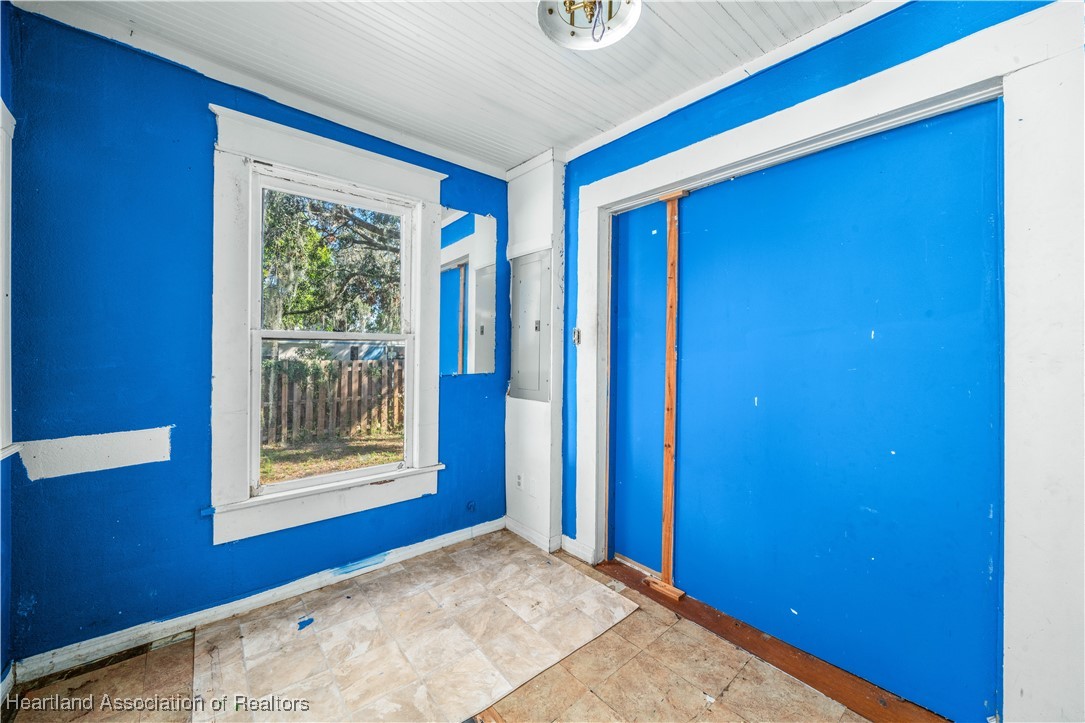 22 W Lagrande Street