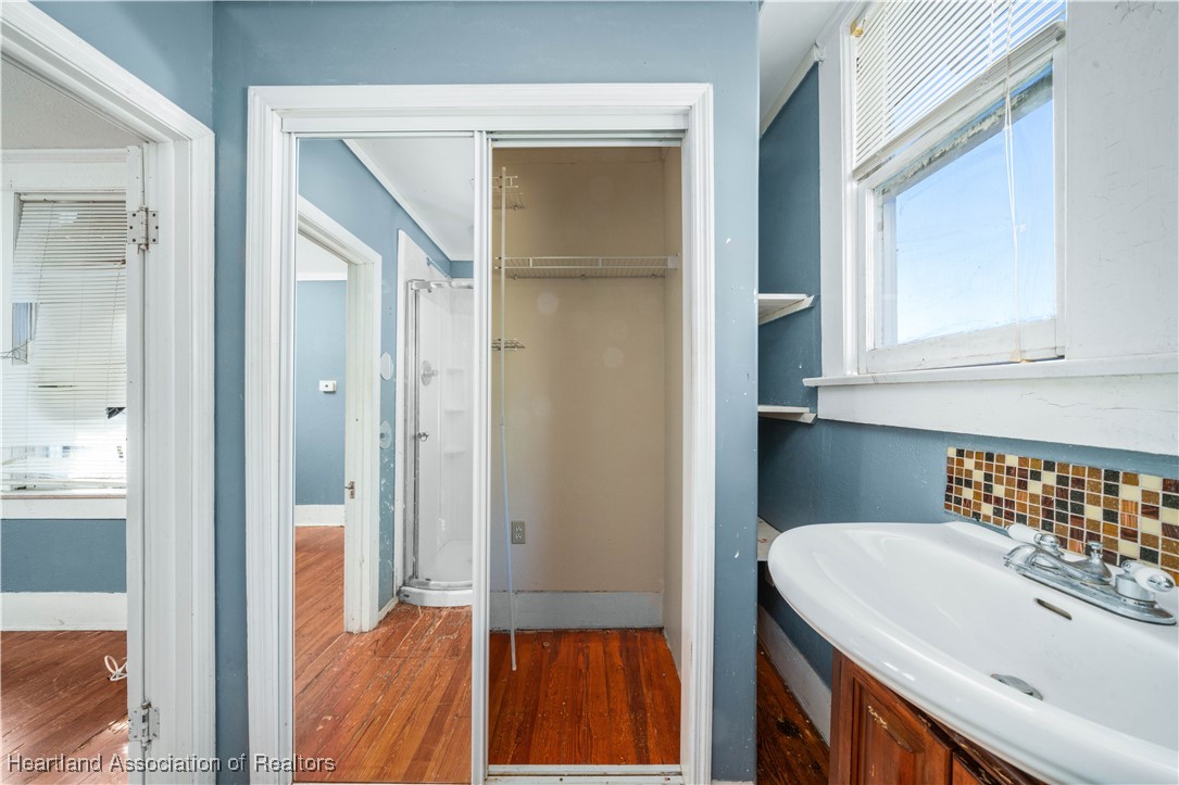 22 W Lagrande Street