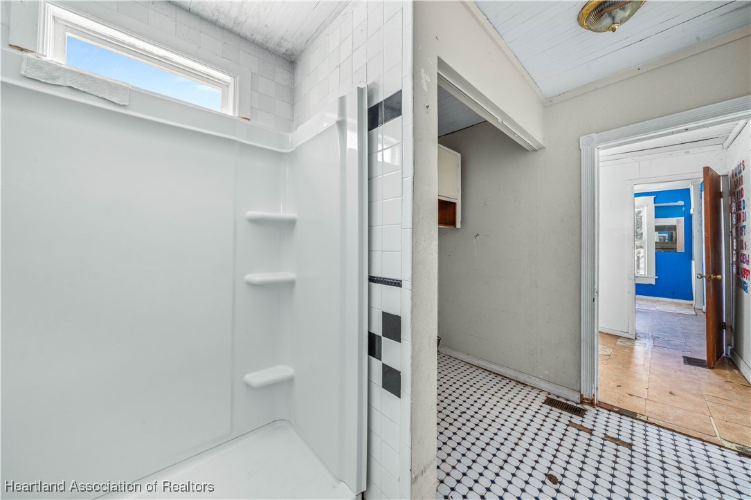 22 W Lagrande Street