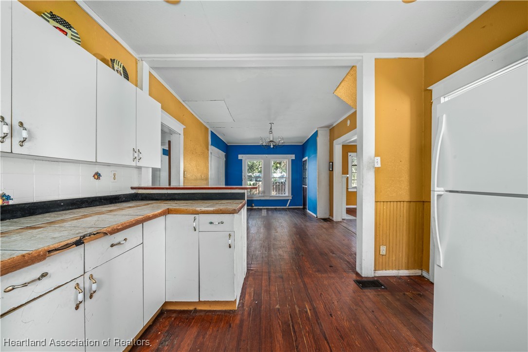 22 W Lagrande Street