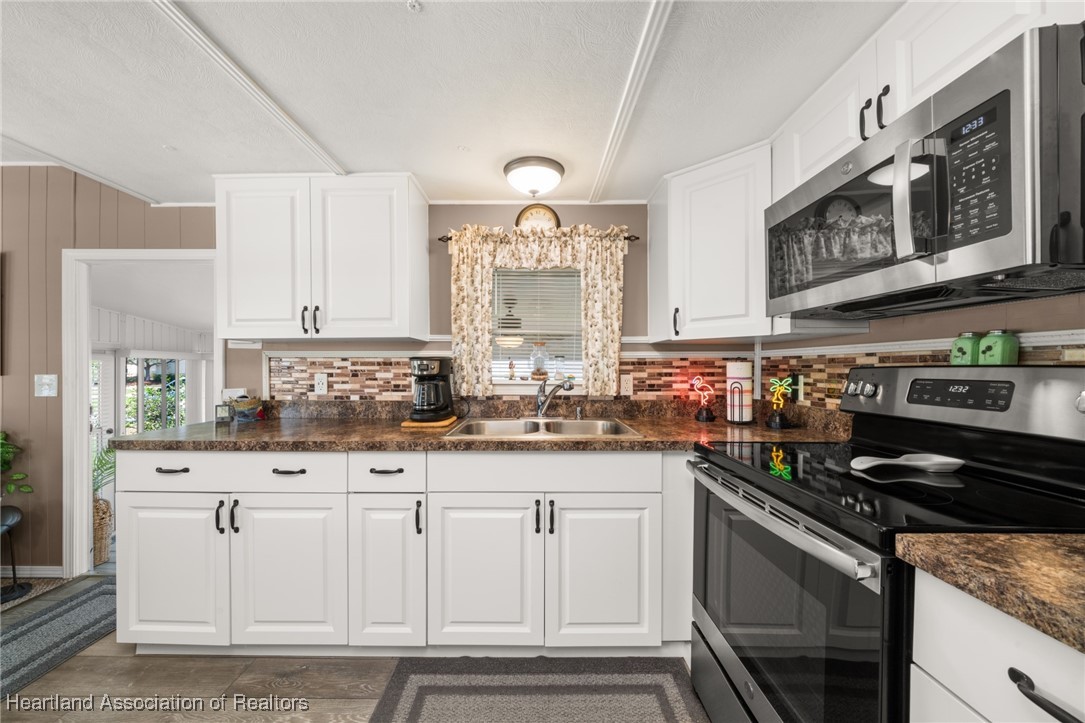 3147 Delaware Avenue