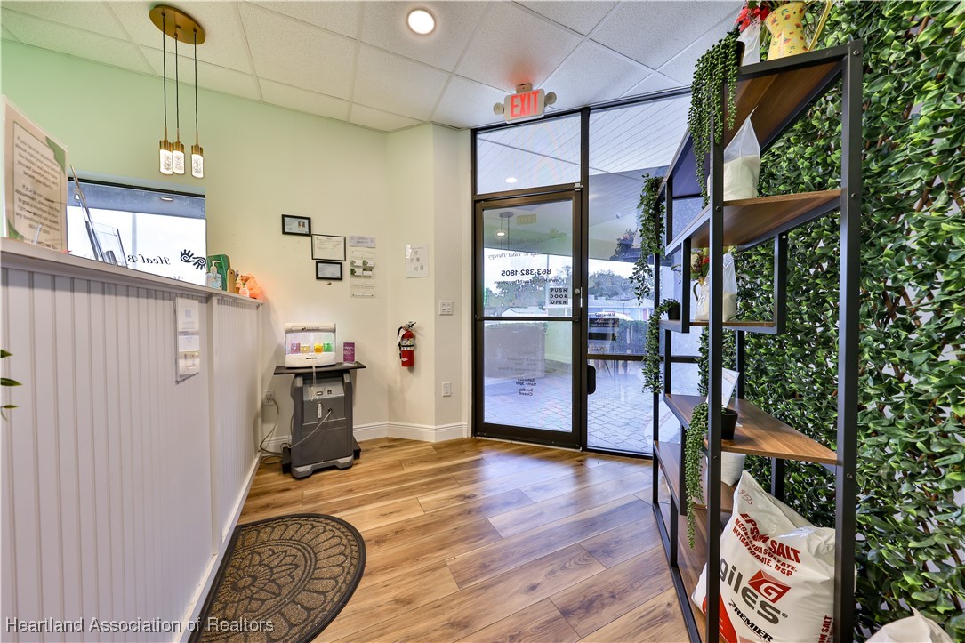 1570 Lakeview Drive 100