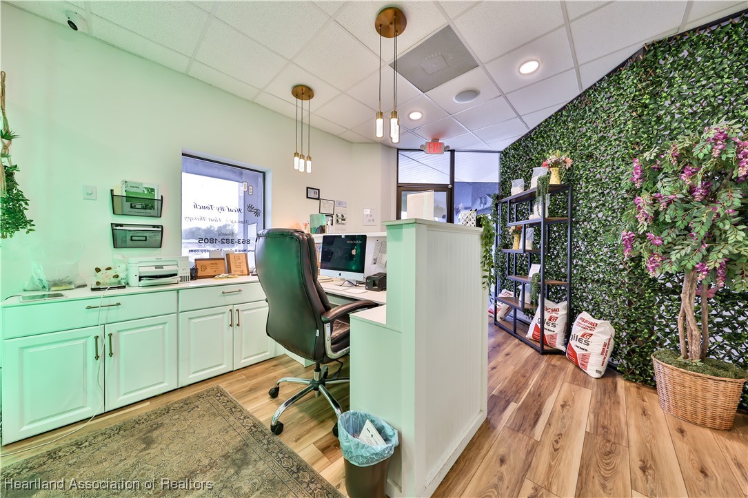 1570 Lakeview Drive 100