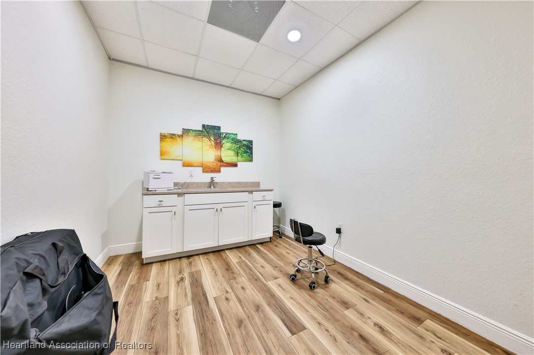 1570 Lakeview Drive 100