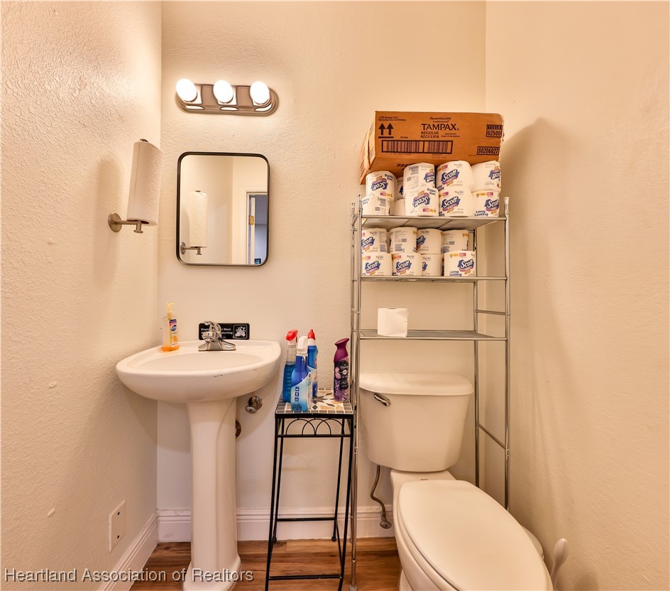 1570 Lakeview Drive 100