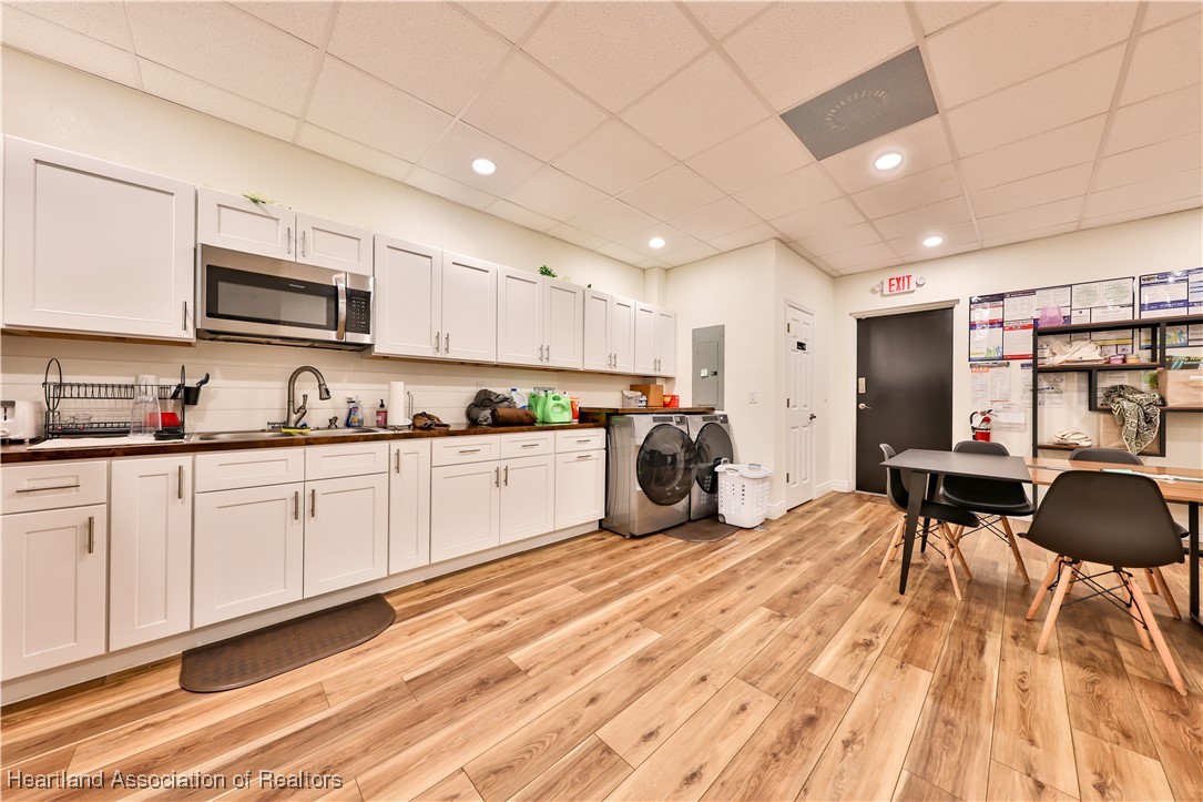 1570 Lakeview Drive 100