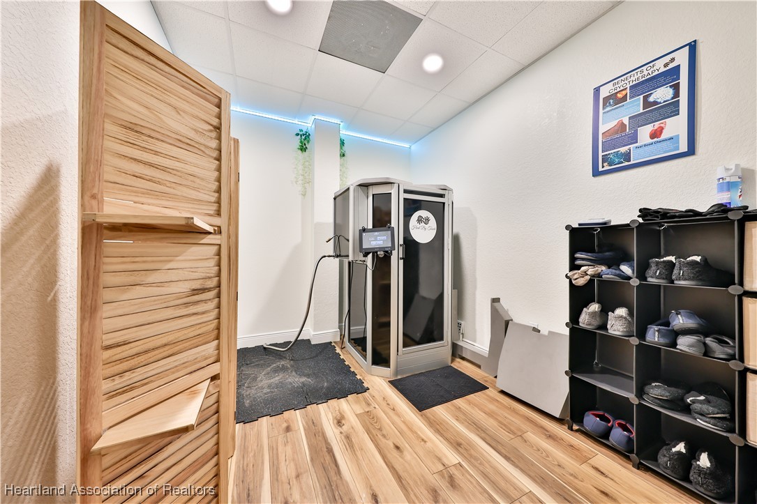 1570 Lakeview Drive 100