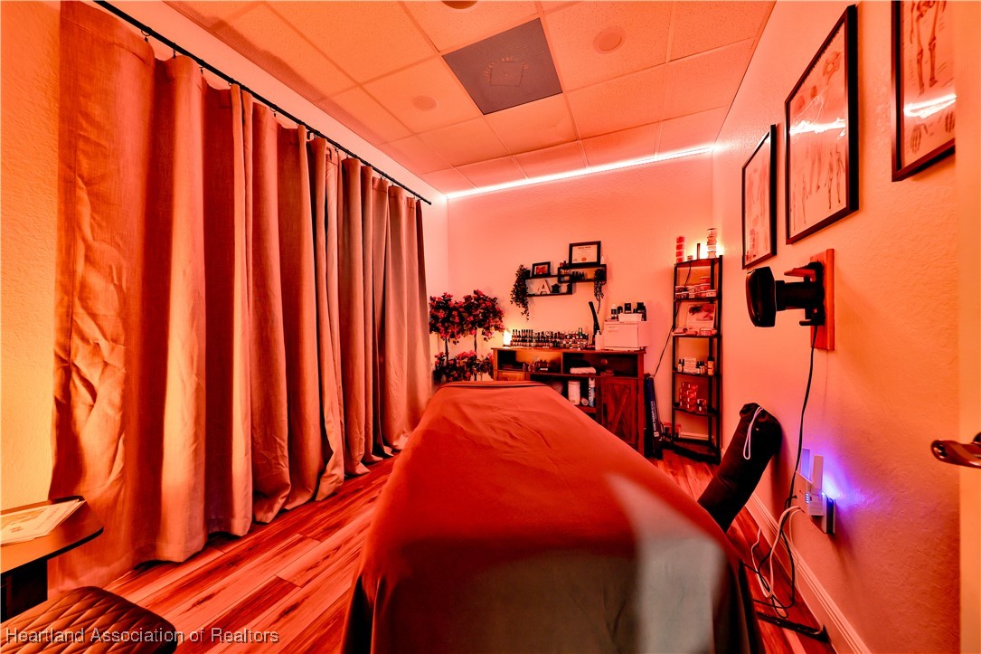 1570 Lakeview Drive 100