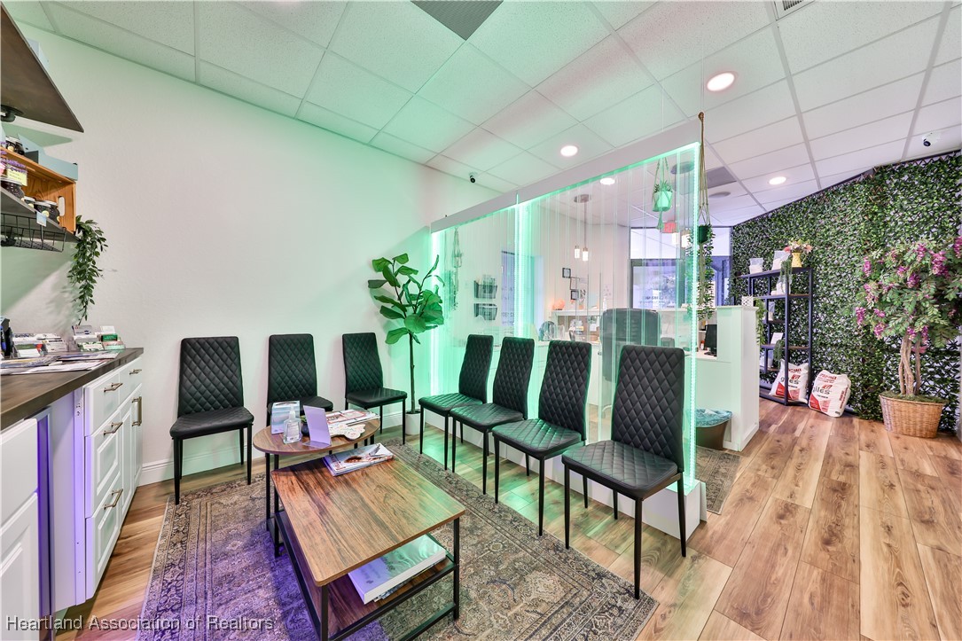 1570 Lakeview Drive 100