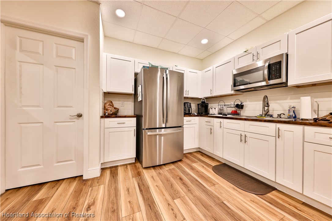 1570 Lakeview Drive 100