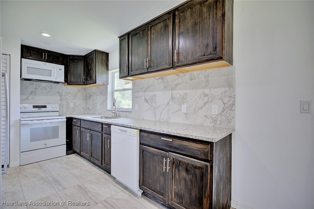 1816 Sandra Boulevard