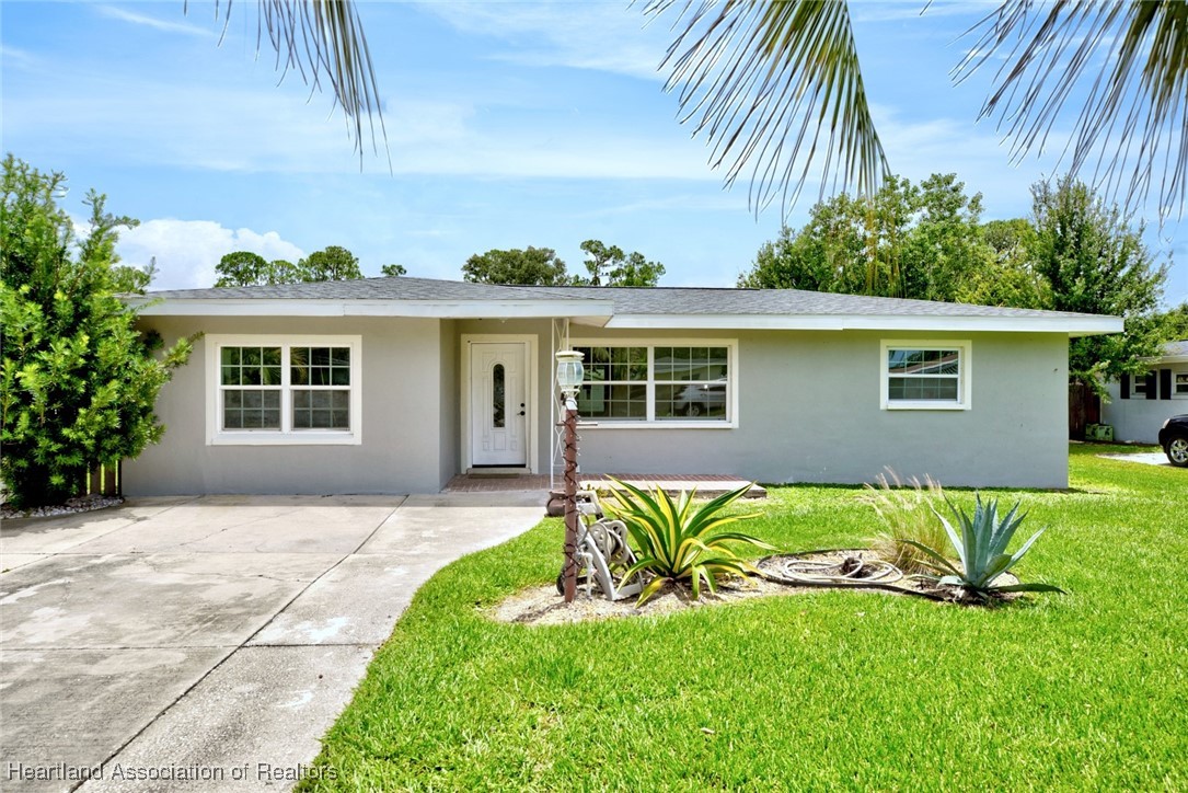 1816 Sandra Boulevard