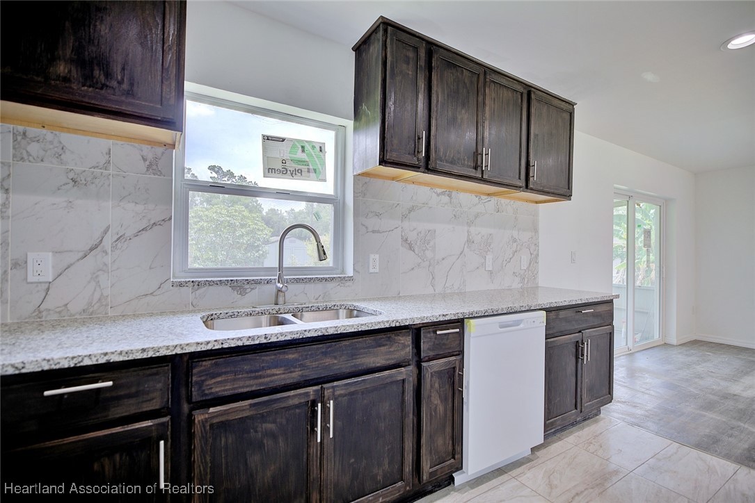 1816 Sandra Boulevard