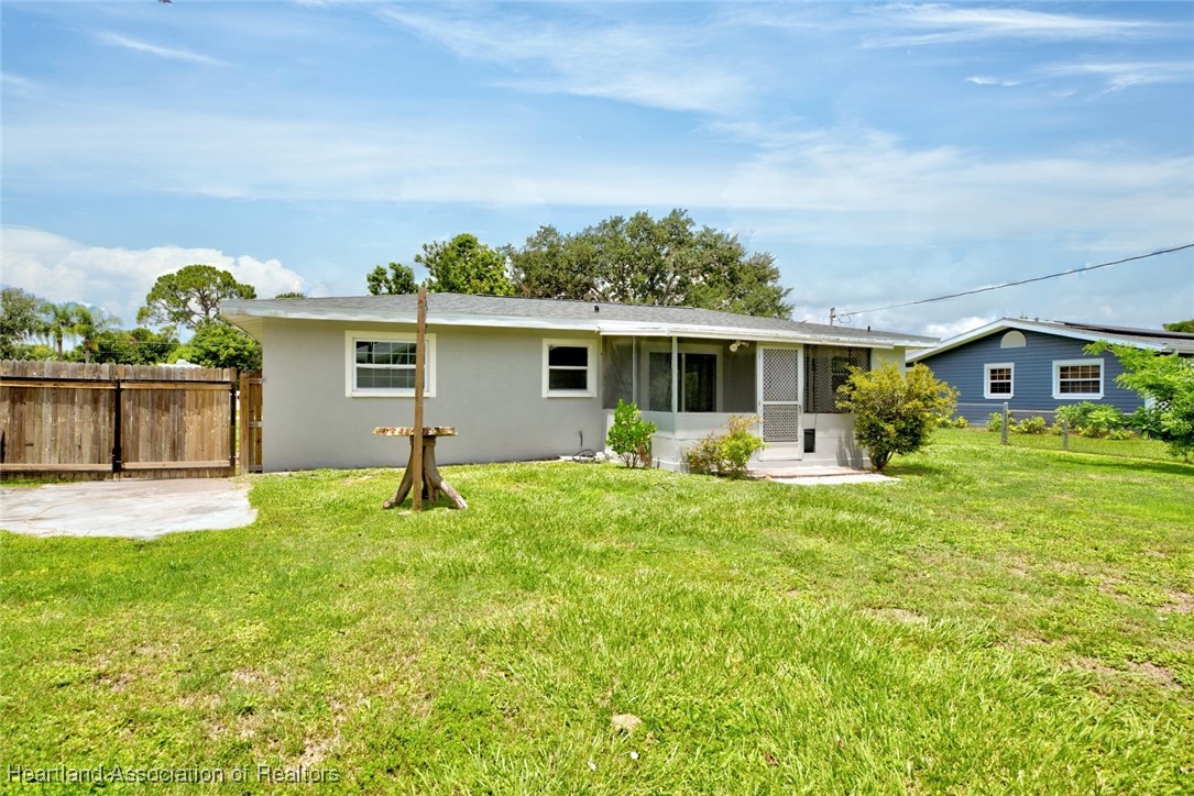 1816 Sandra Boulevard