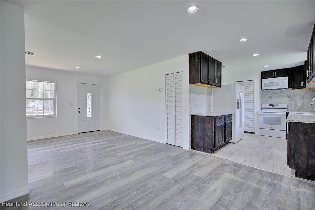 1816 Sandra Boulevard