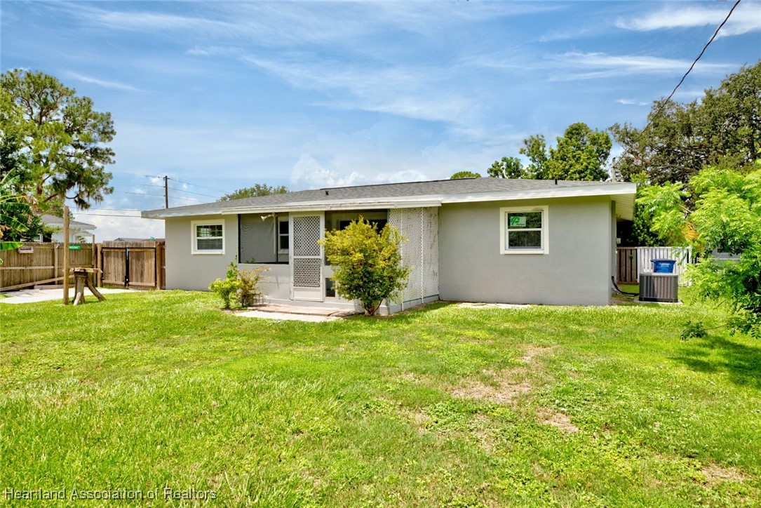 1816 Sandra Boulevard