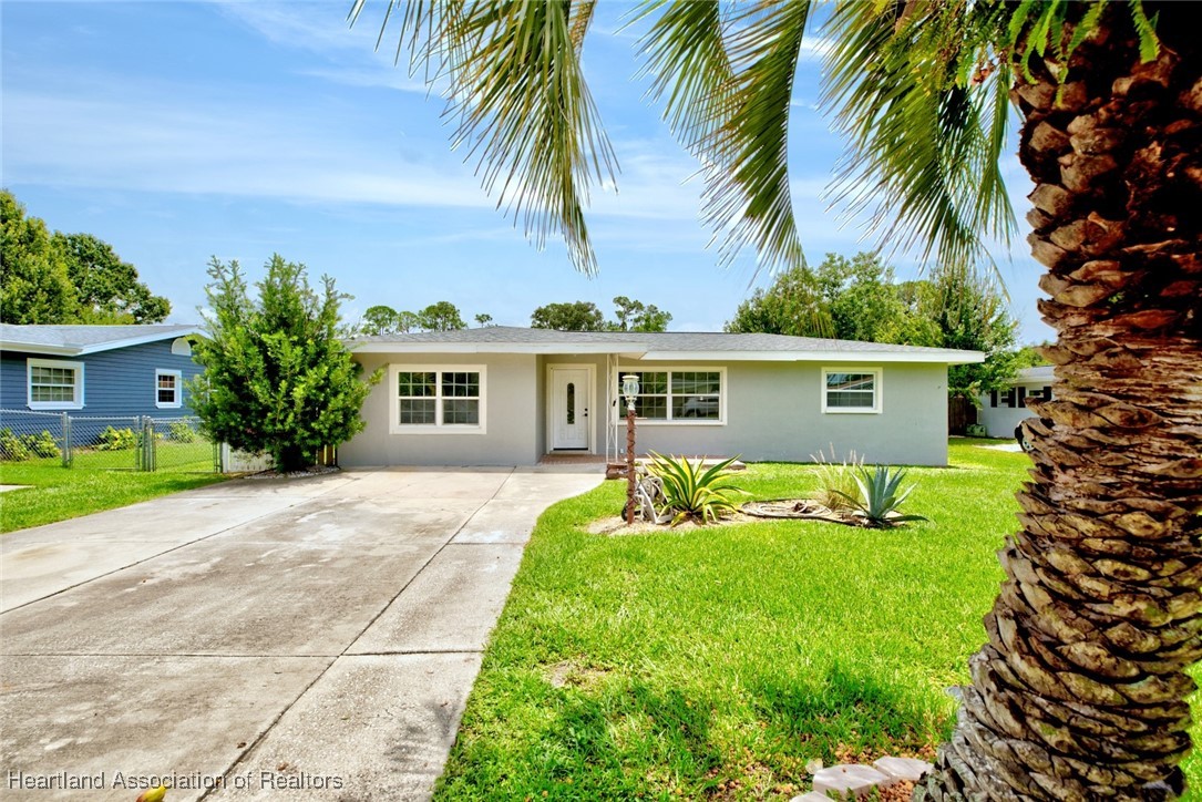 1816 Sandra Boulevard