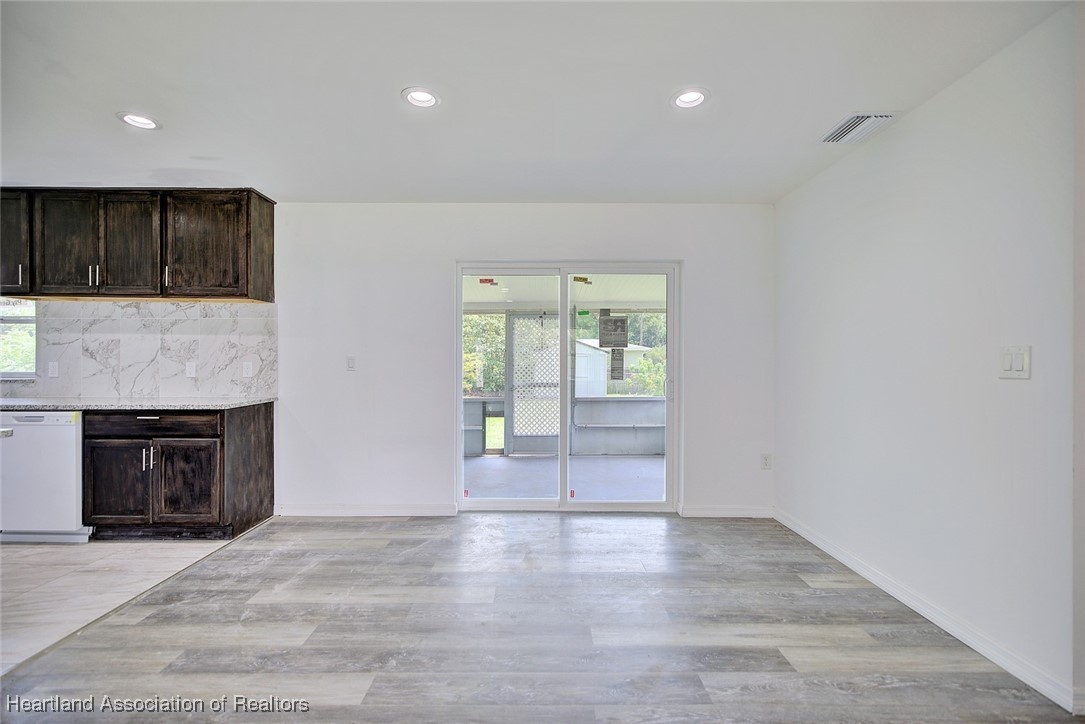 1816 Sandra Boulevard