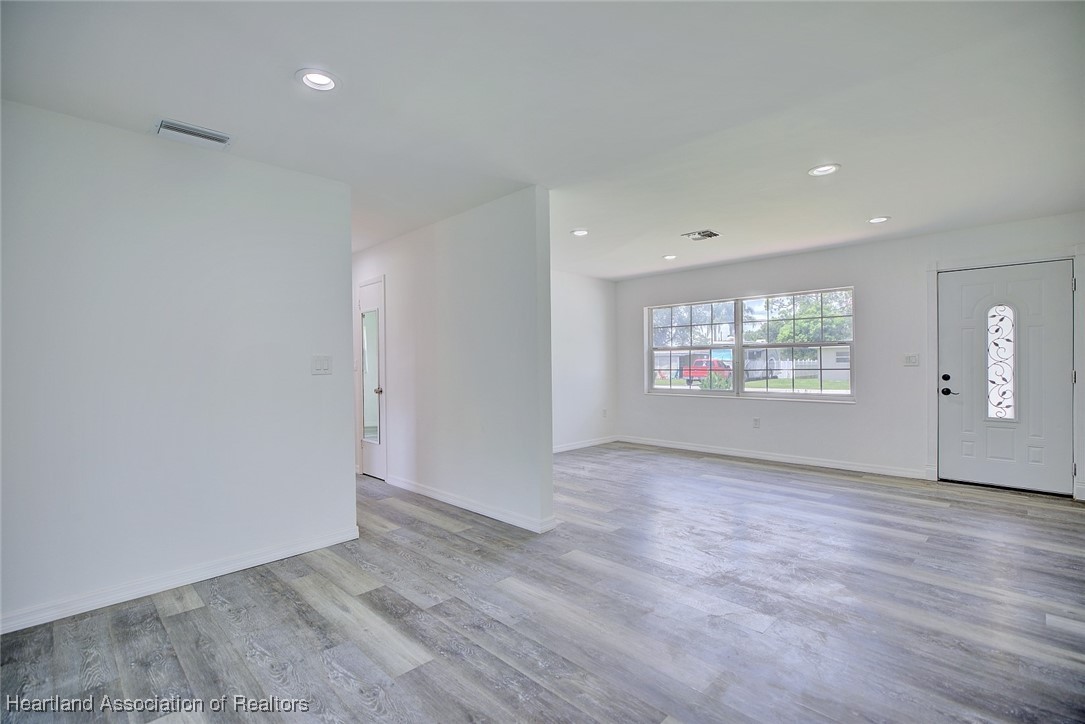 1816 Sandra Boulevard