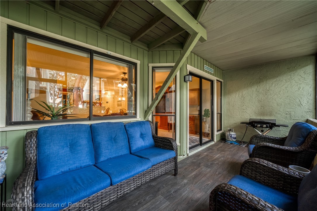 1561 Lakeview Drive 969