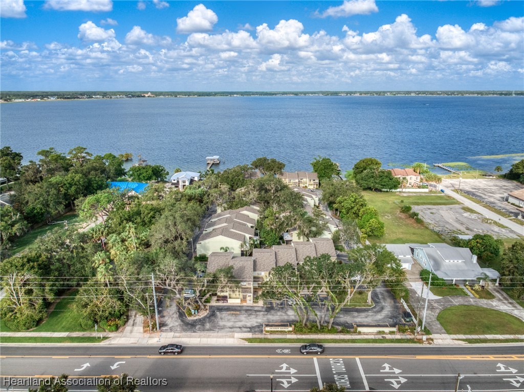 1561 Lakeview Drive 969