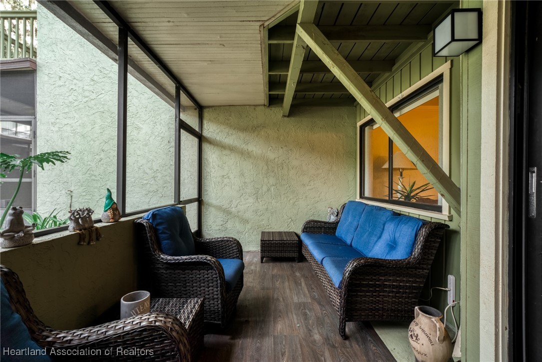 1561 Lakeview Drive 969