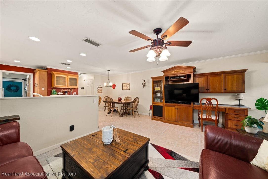 1561 Lakeview Drive 969