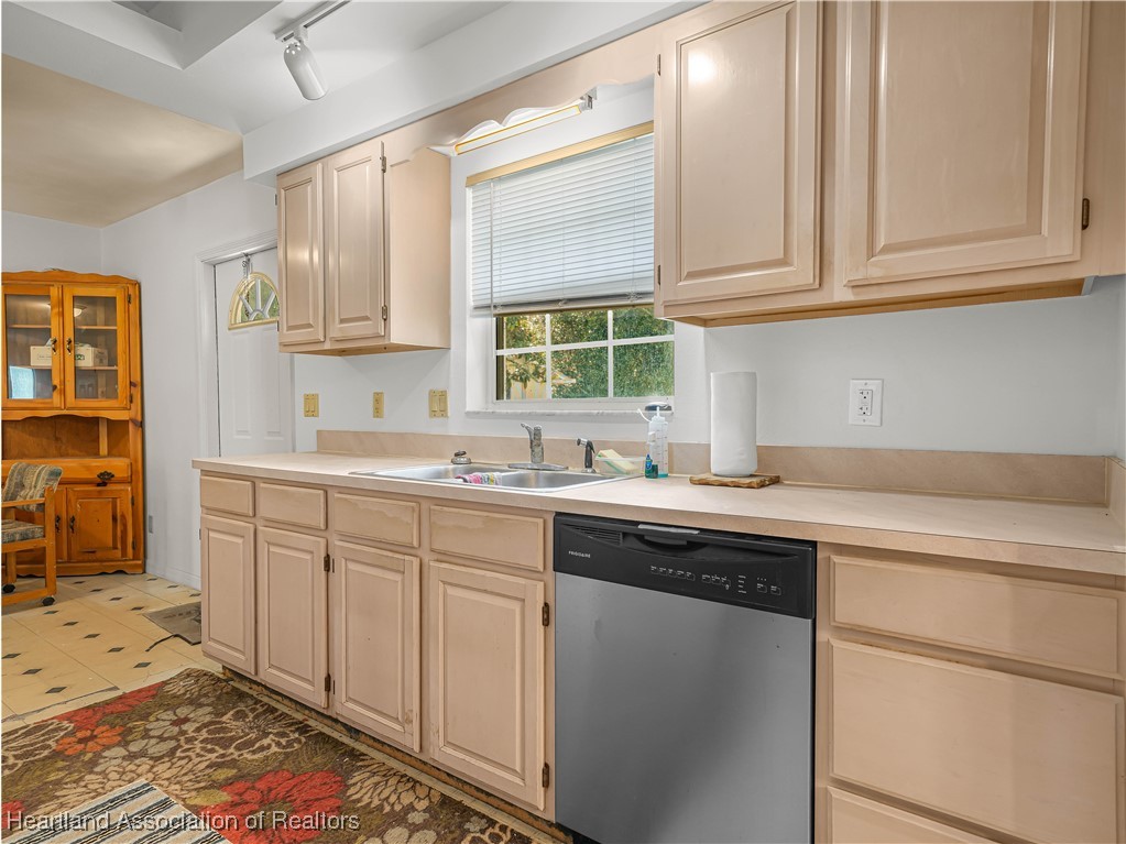 225 Pennsylvania Avenue