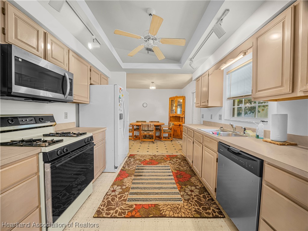 225 Pennsylvania Avenue