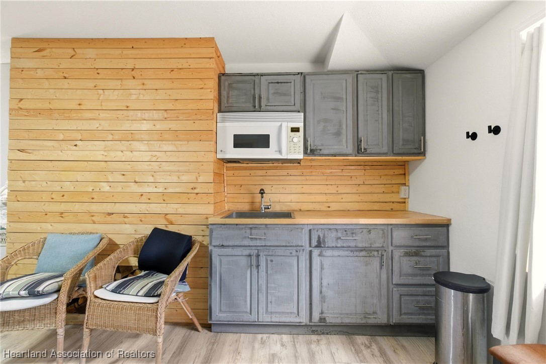 2124 Gardenview Road