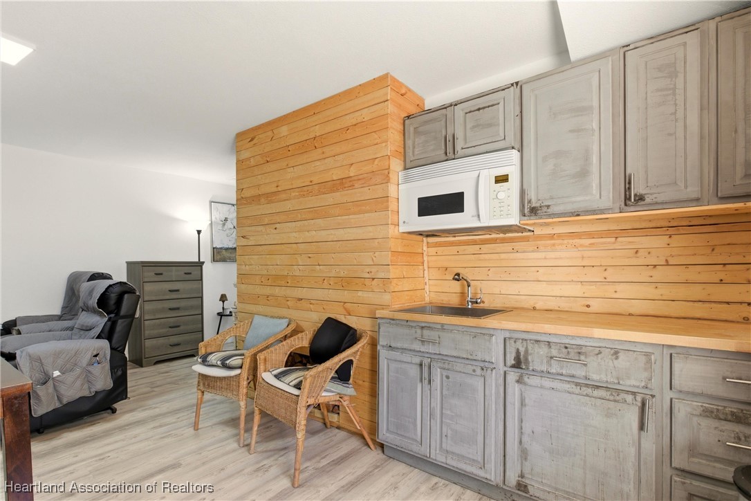 2124 Gardenview Road