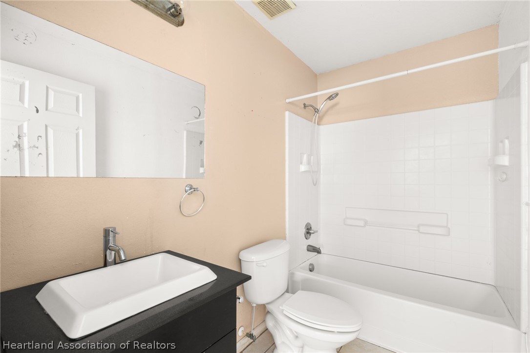 3518 Ellington Avenue