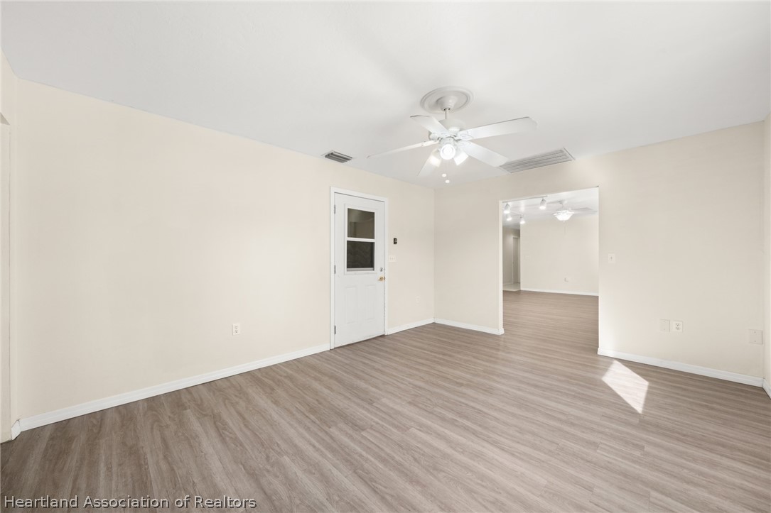 1273 Woodbury Avenue