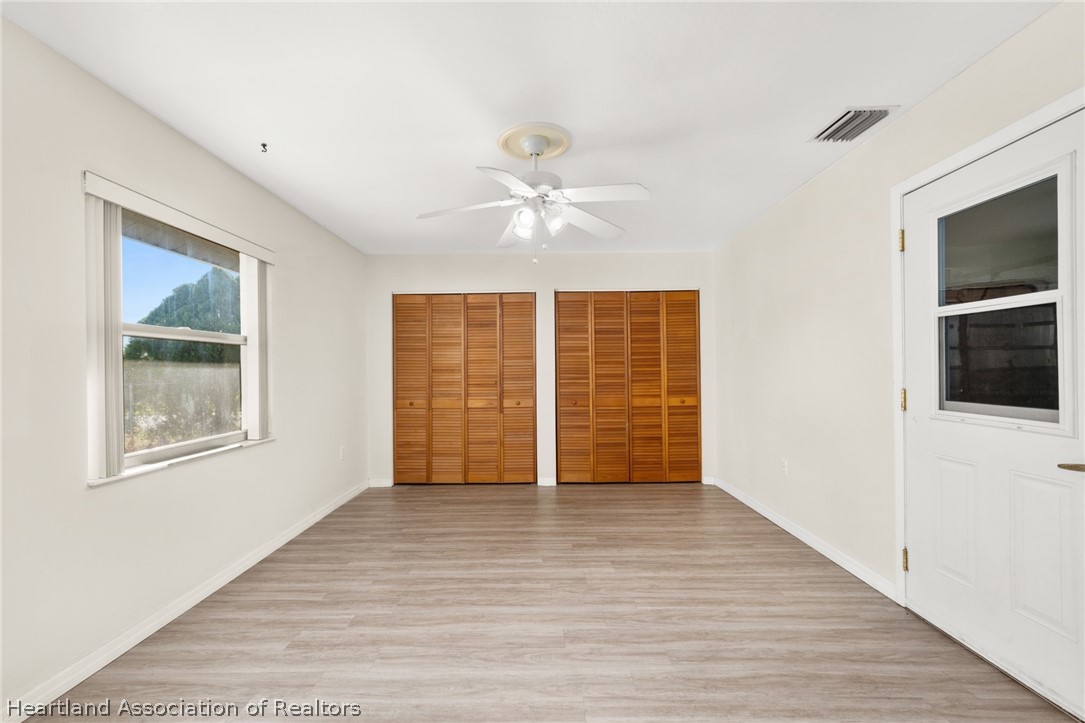 1273 Woodbury Avenue