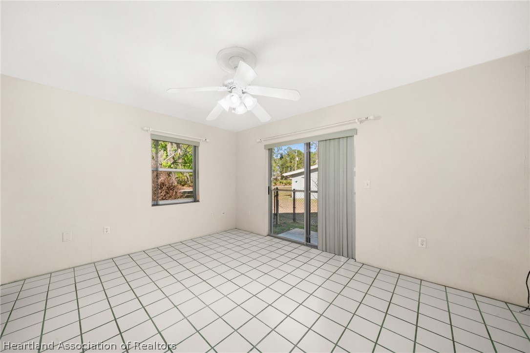 1273 Woodbury Avenue