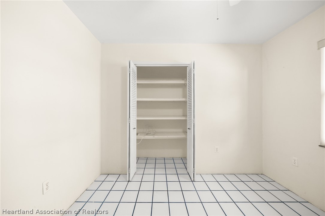 1273 Woodbury Avenue