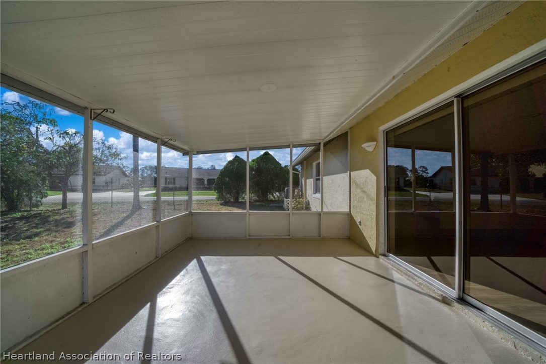 1273 Woodbury Avenue