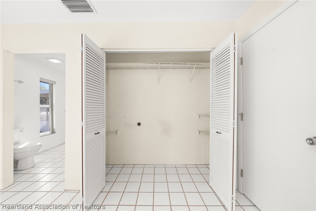 1273 Woodbury Avenue