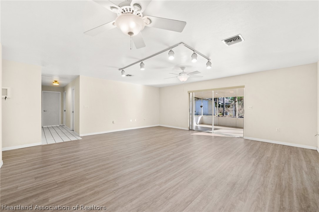 1273 Woodbury Avenue